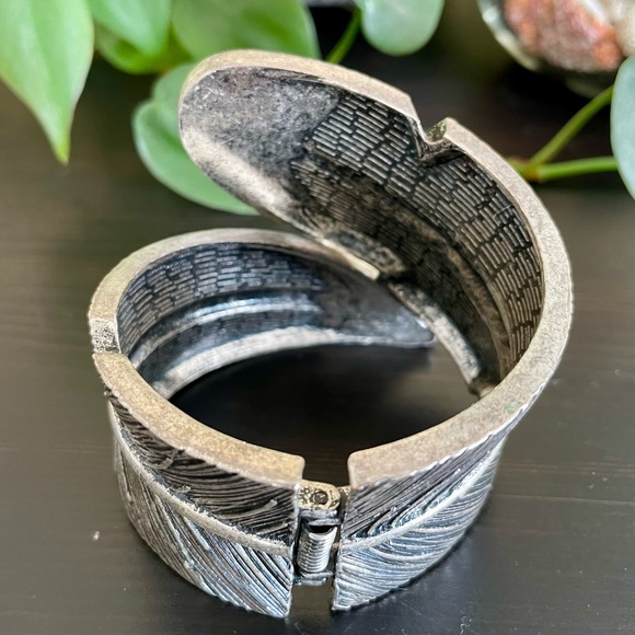 Metal Feather Cuff - Picture 2 of 4